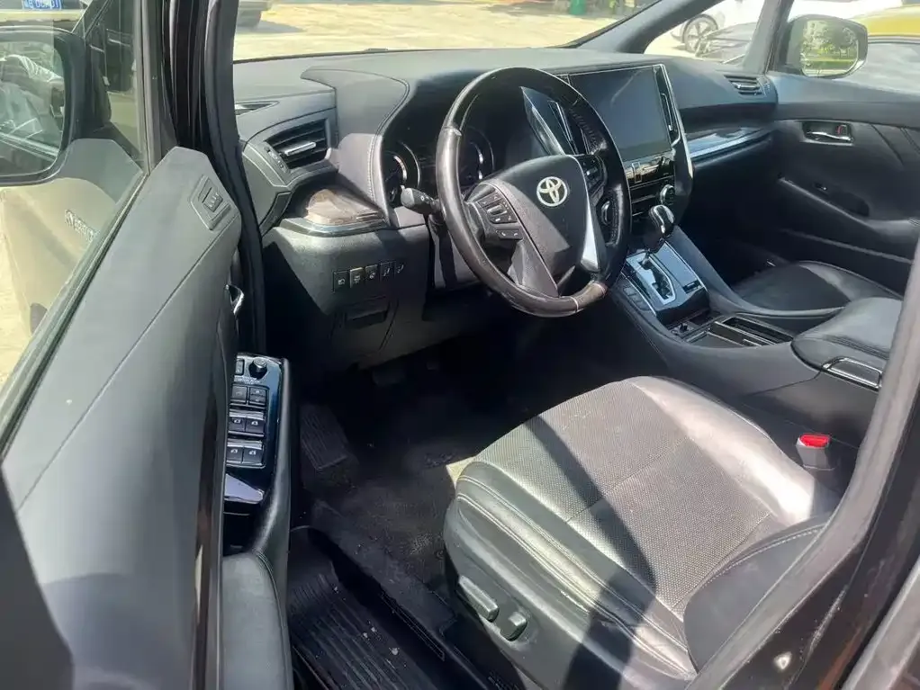 Toyota Vellfire — фото 4