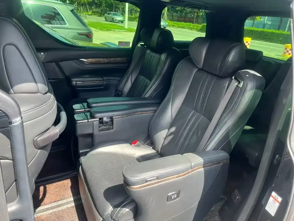 Toyota Vellfire — фото 3