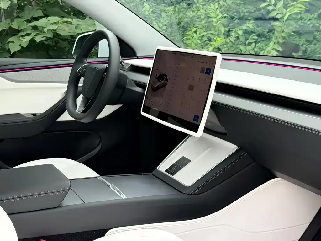 Tesla Model Y — фото 2