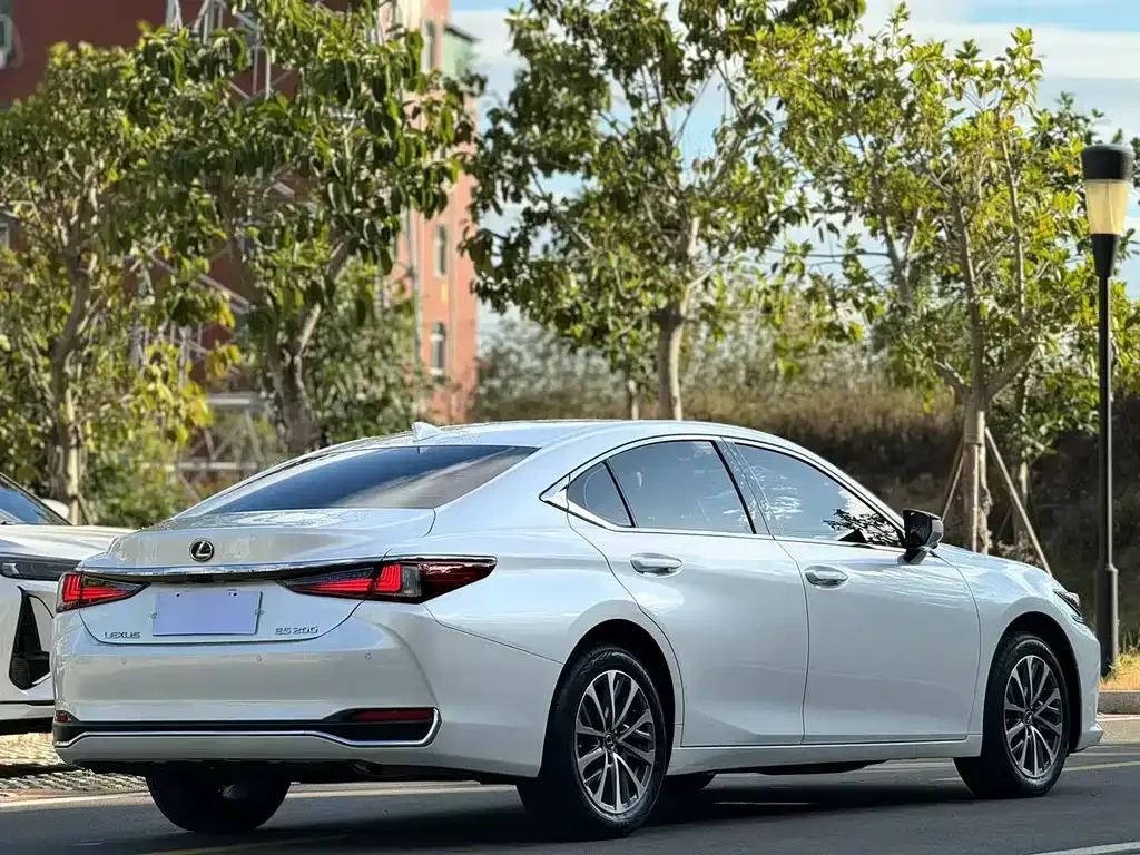 Lexus ES — фото 7