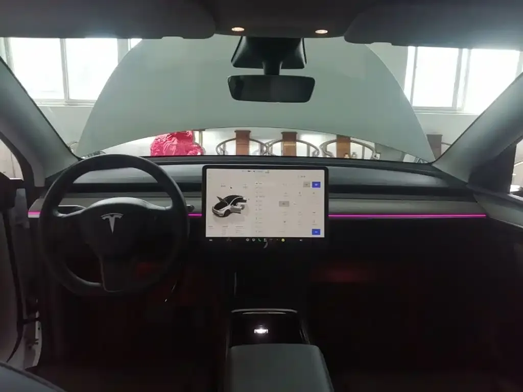 Tesla Model Y — фото 8