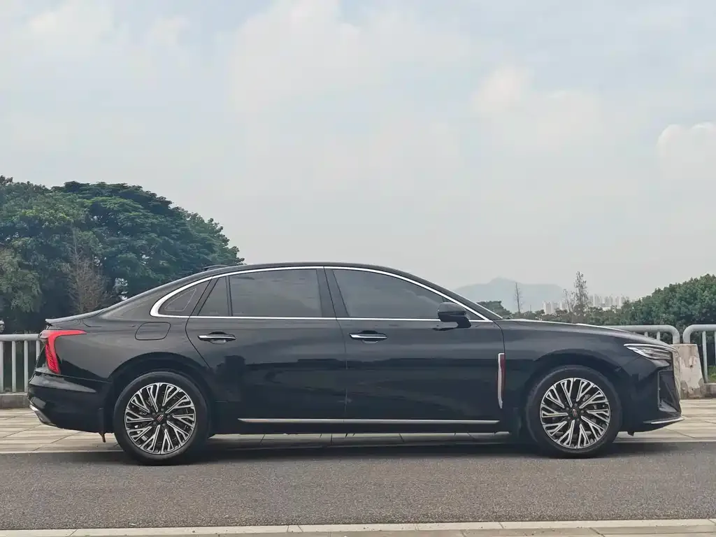Hongqi H5 — фото 7