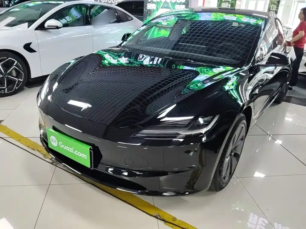 Tesla Model 3 — фото 1