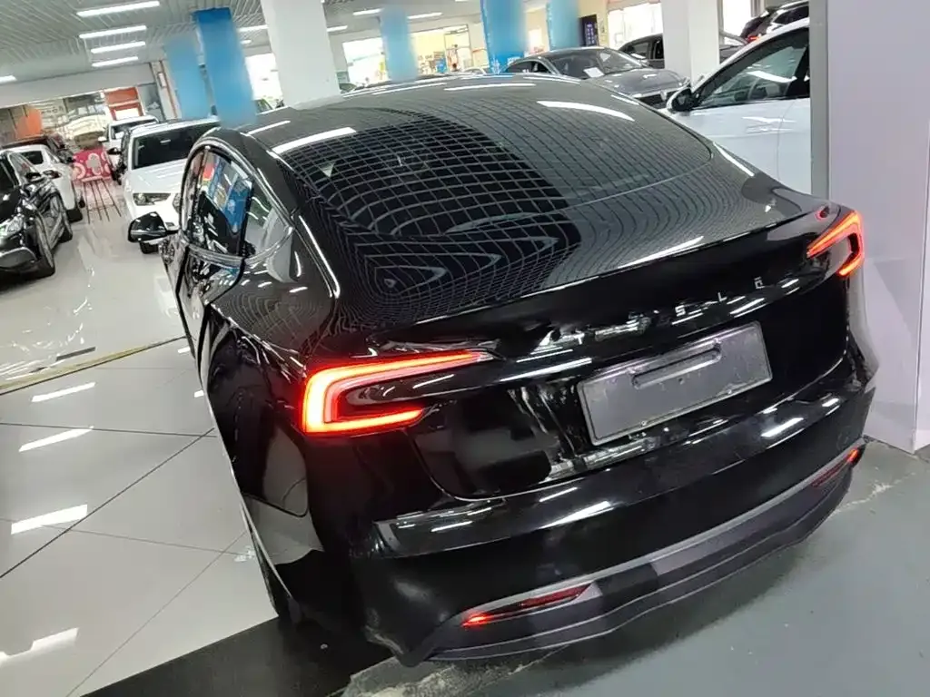 Tesla Model 3 — фото 3