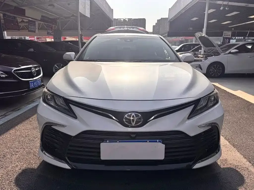 Toyota Camry — фото 5