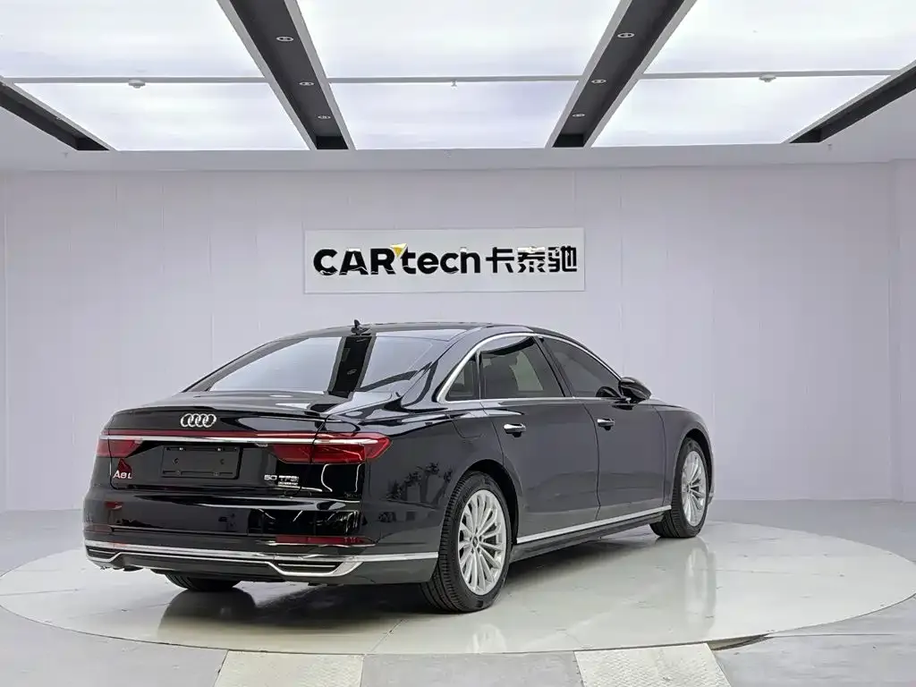 Audi A8 — фото 2