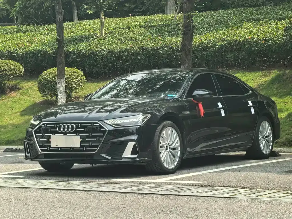 Audi A7L — фото 1