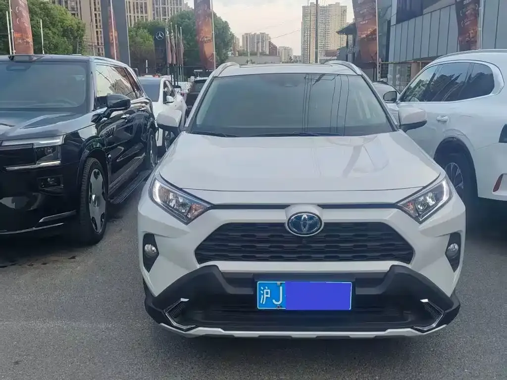 Toyota RAV4 — фото 10