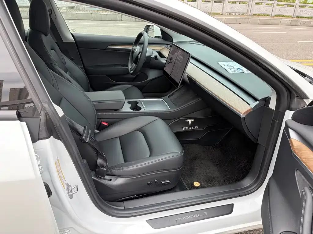Tesla Model 3 — фото 10