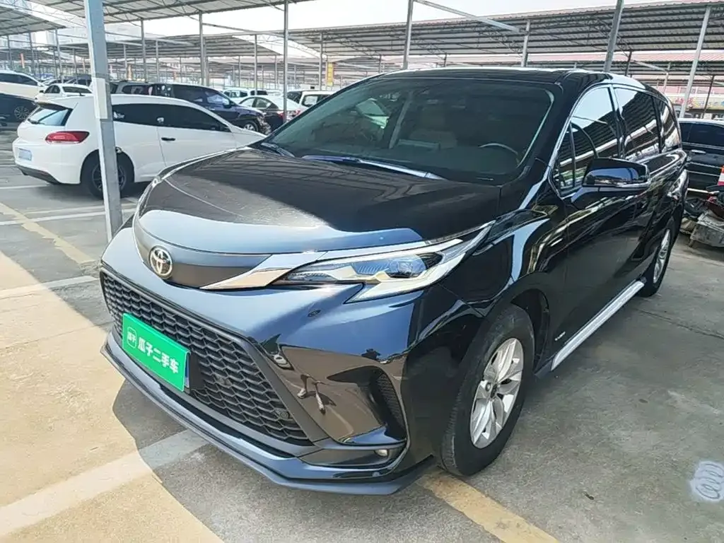 Toyota Granvia — фото 1