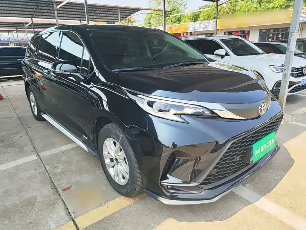 Toyota Granvia — фото 2