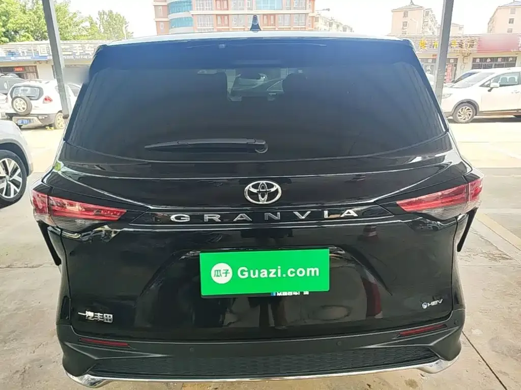 Toyota Granvia — фото 8