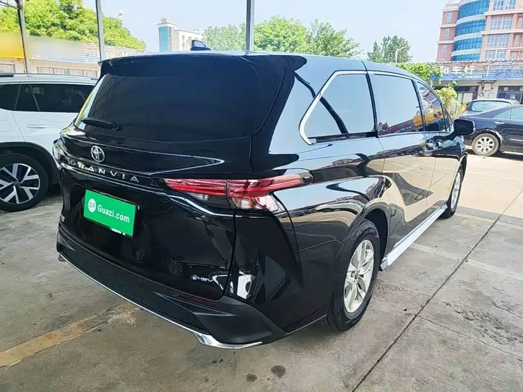 Toyota Granvia — фото 10