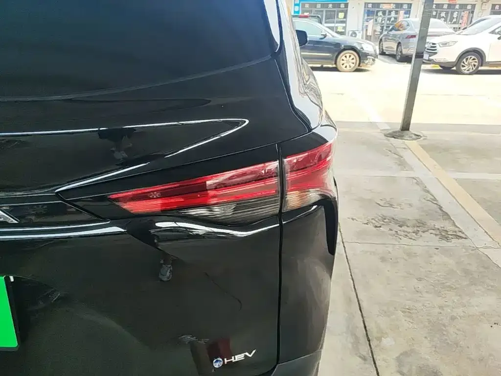 Toyota Granvia — фото 3