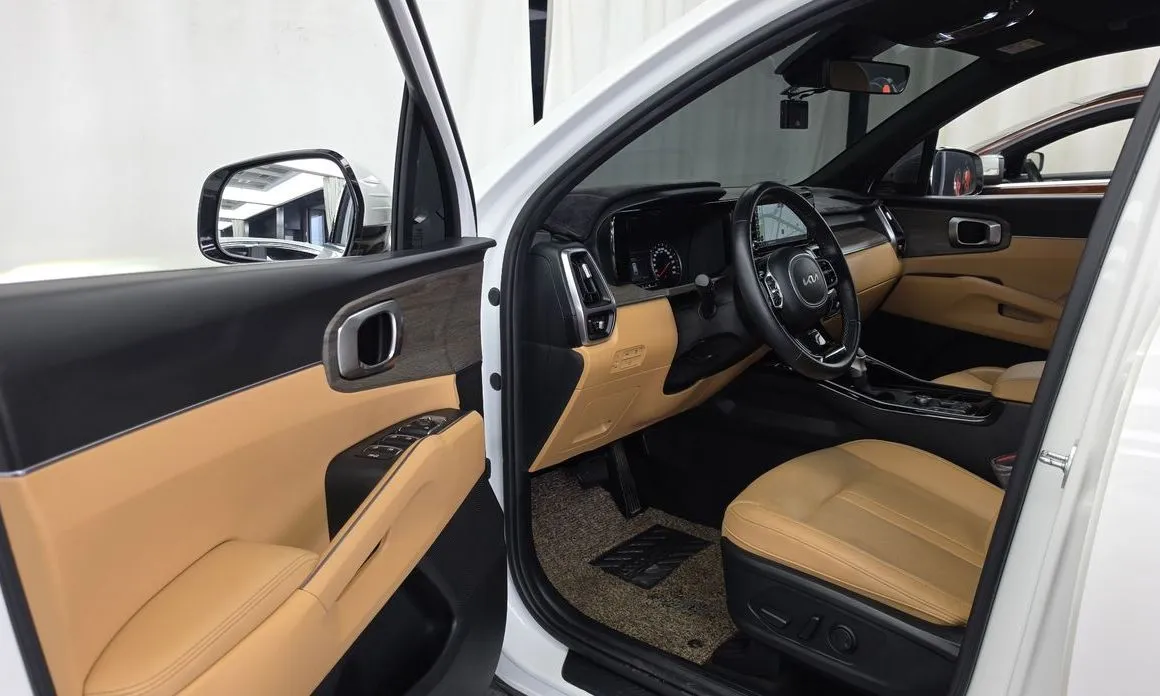 Kia Sorento — фото 7