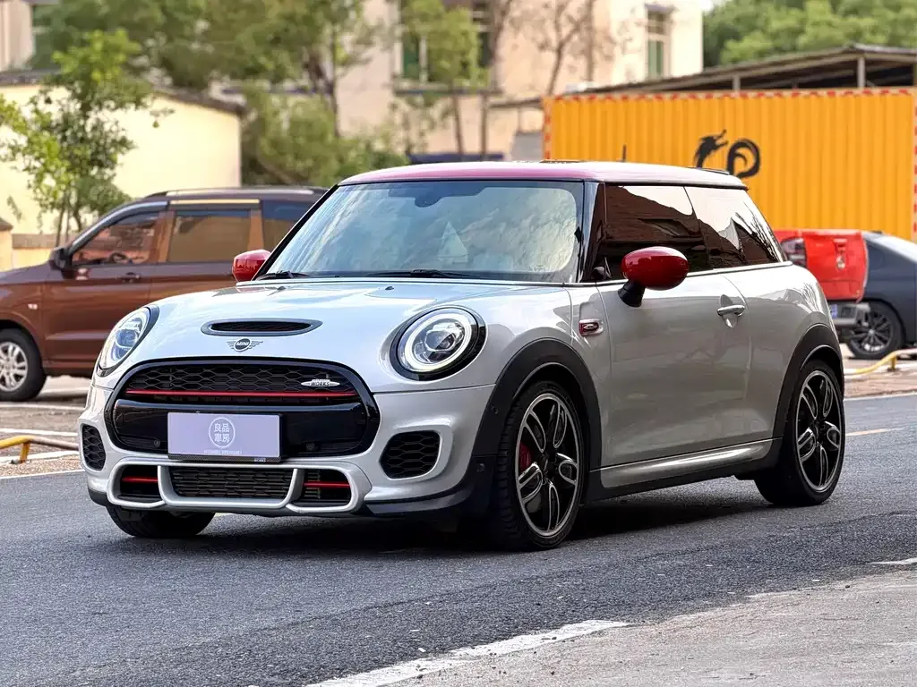 MINI JCW (John Cooper Works) — фото 1