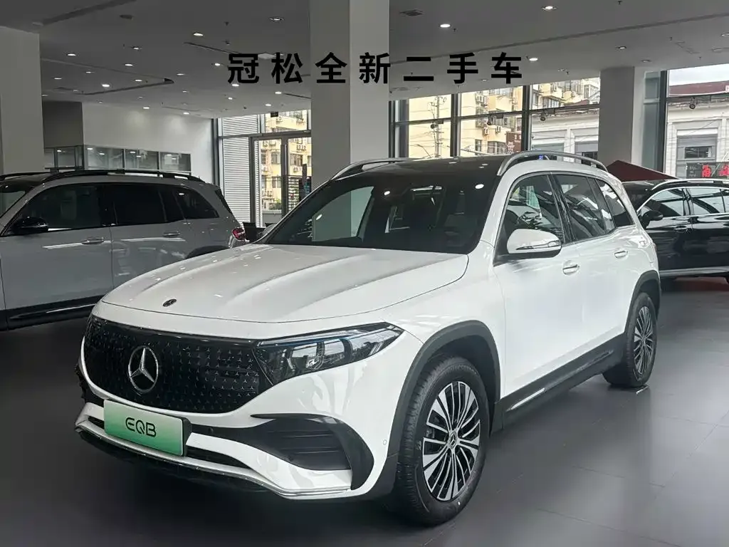 Mercedes-Benz EQB — фото 1