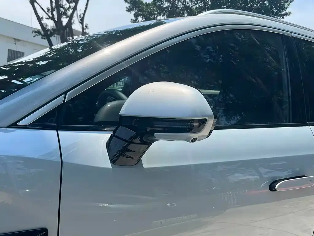 BYD L DM-i — фото 9