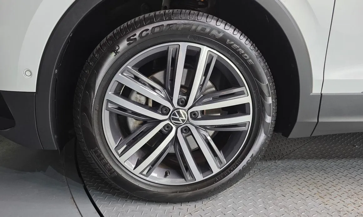 Volkswagen Tiguan — фото 9
