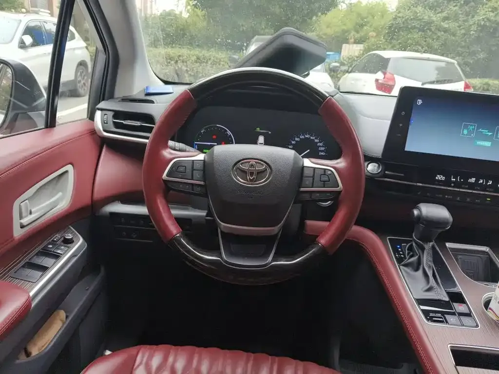 Toyota Granvia — фото 8