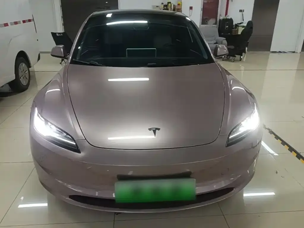 Tesla Model 3 — фото 9