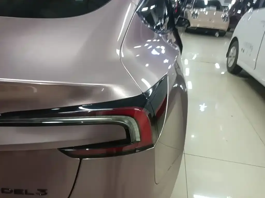 Tesla Model 3 — фото 2