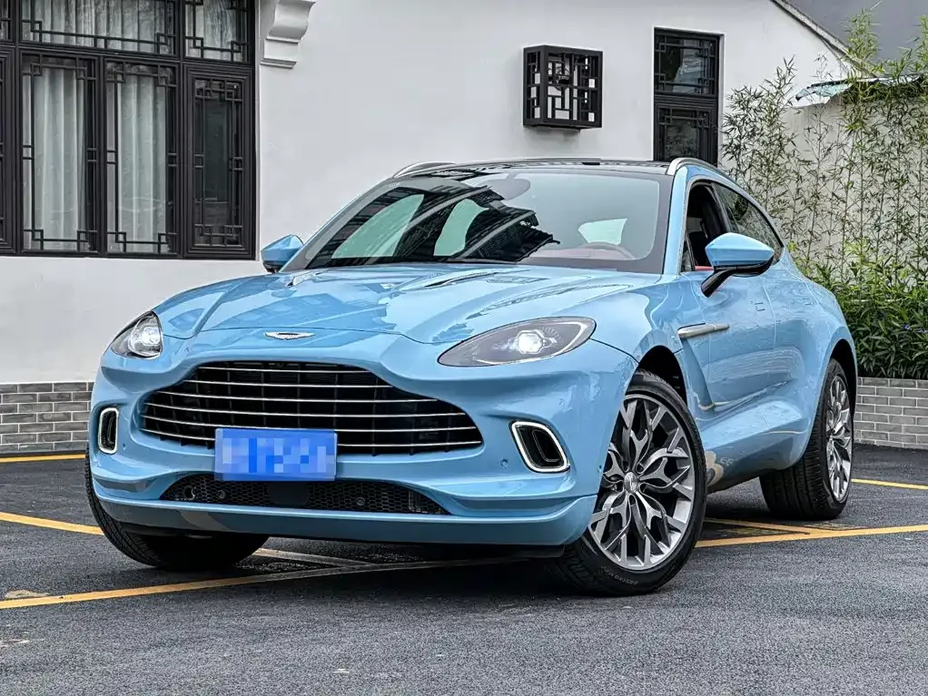Aston Martin DBX — фото 1