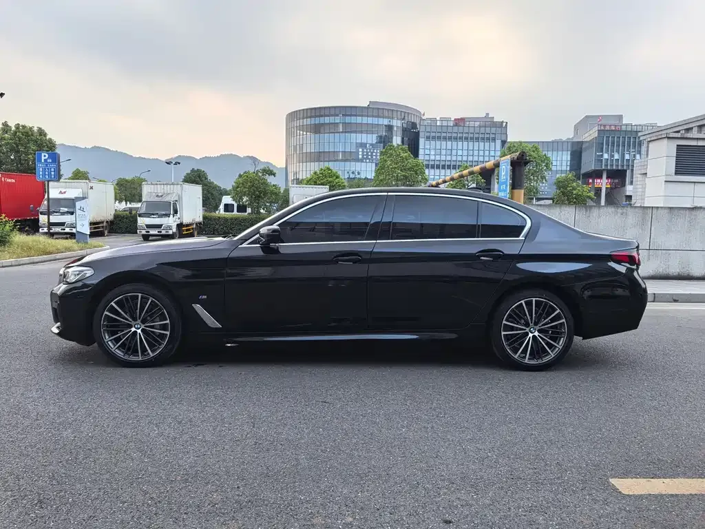 BMW 5 Series — фото 10