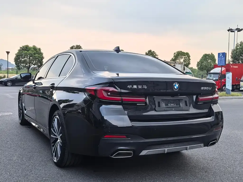 BMW 5 Series — фото 3