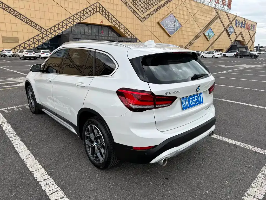 BMW X1 — фото 9