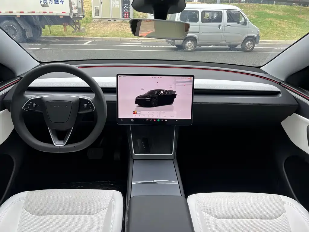 Tesla Model Y — фото 5