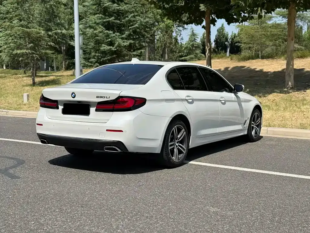 BMW 5 Series — фото 6