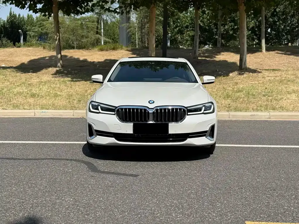 BMW 5 Series — фото 9