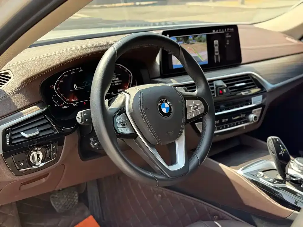 BMW 5 Series — фото 4