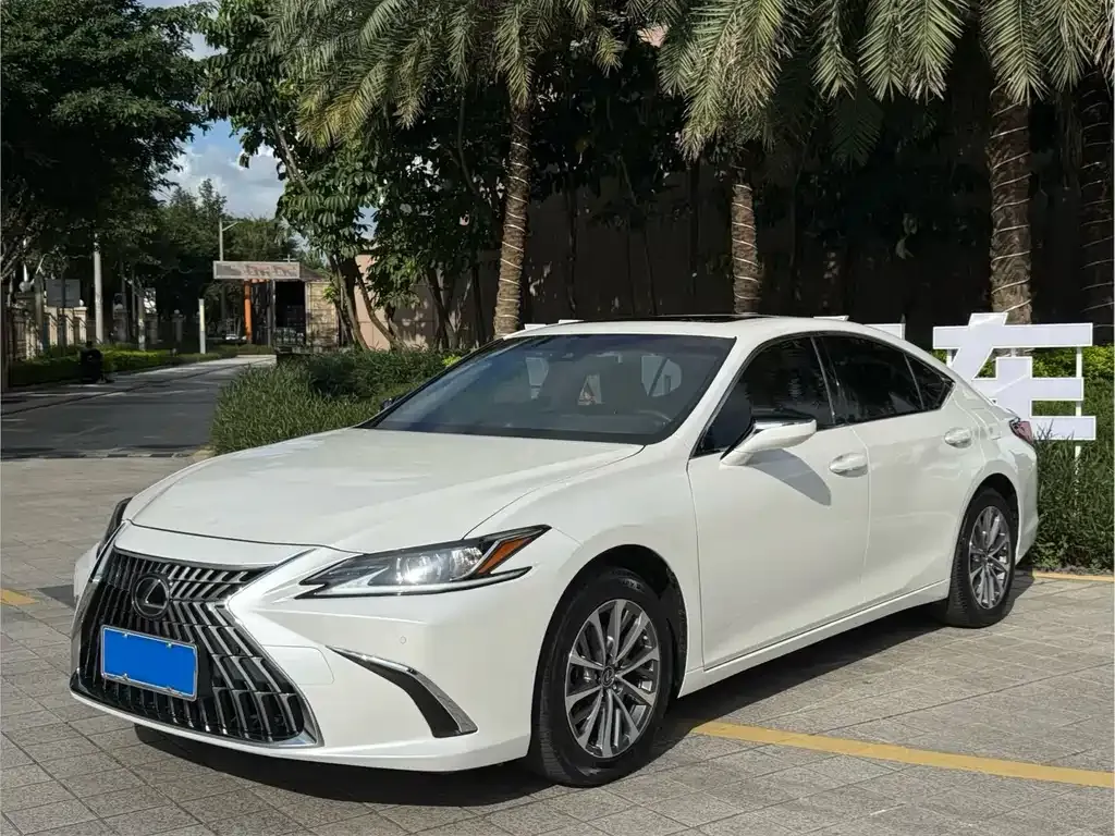 Lexus ES — фото 1