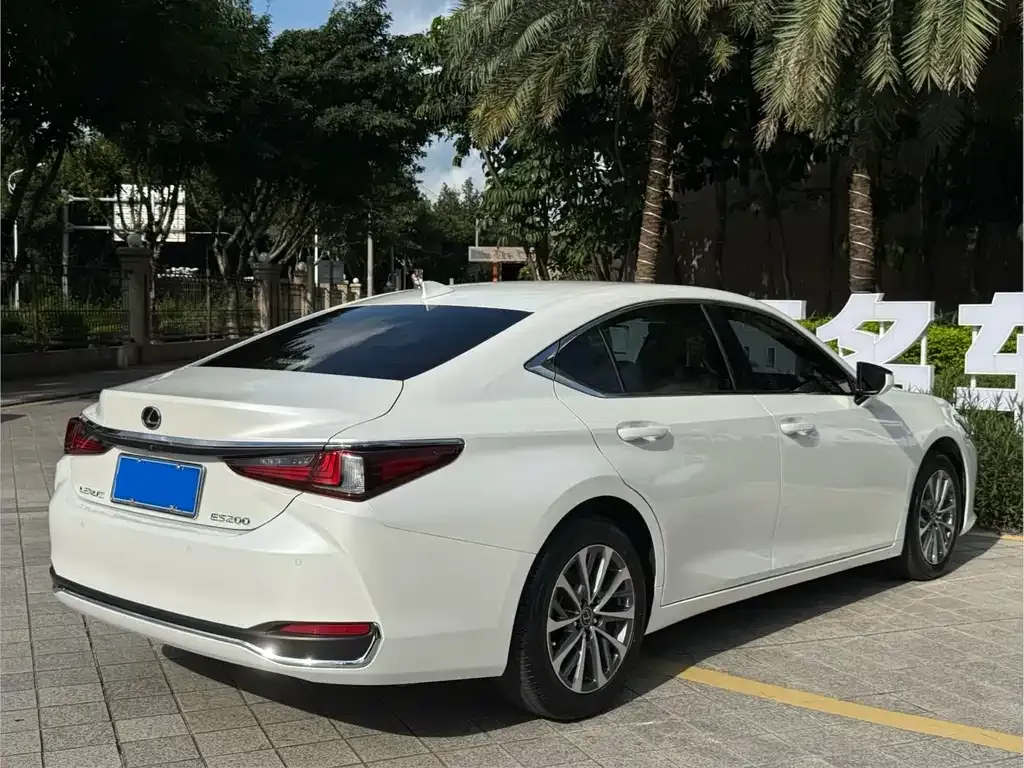 Lexus ES — фото 10
