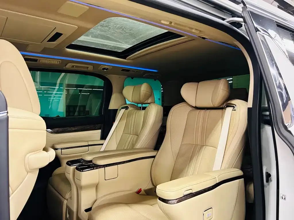 Toyota Alphard — фото 5