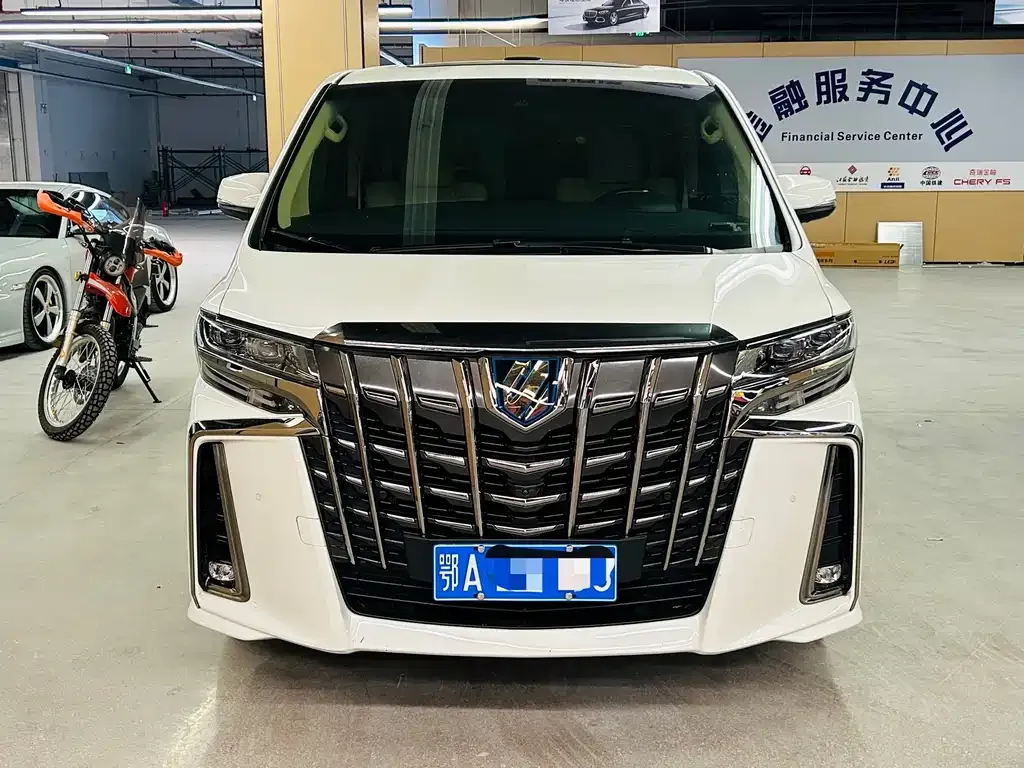 Toyota Alphard — фото 8