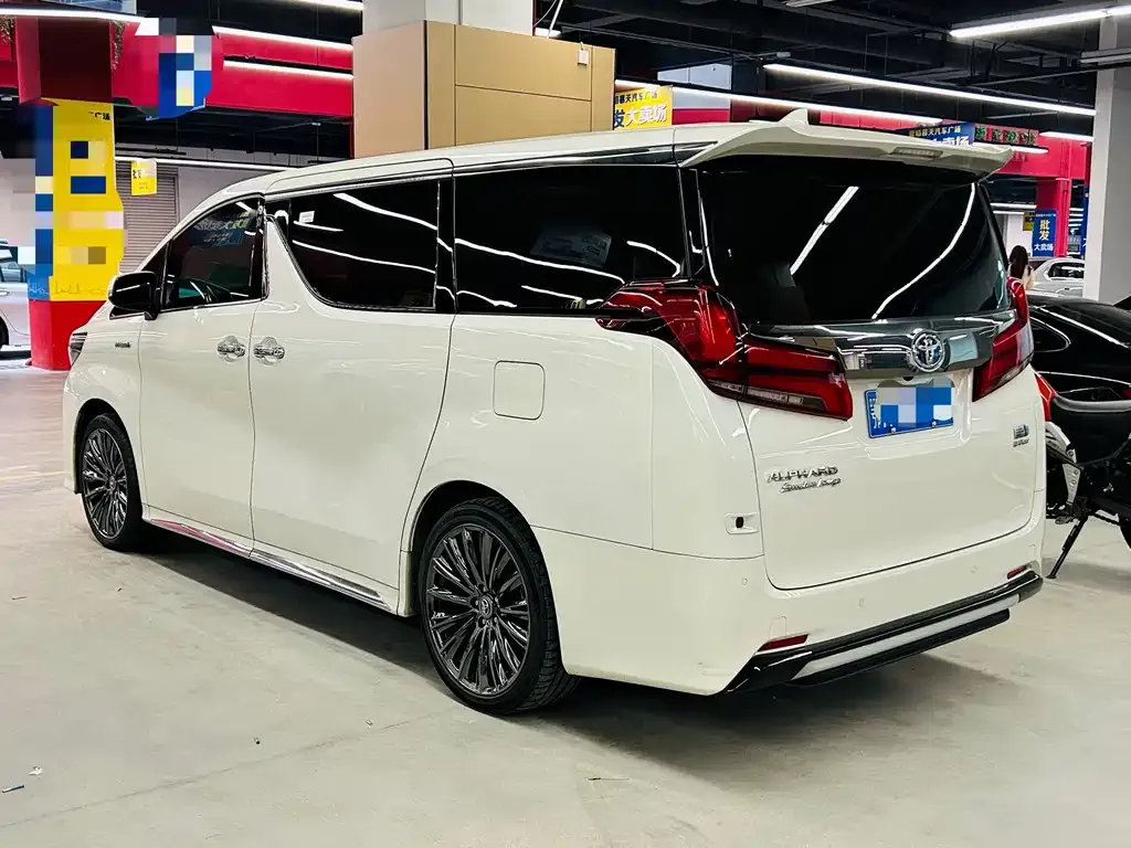 Toyota Alphard — фото 4