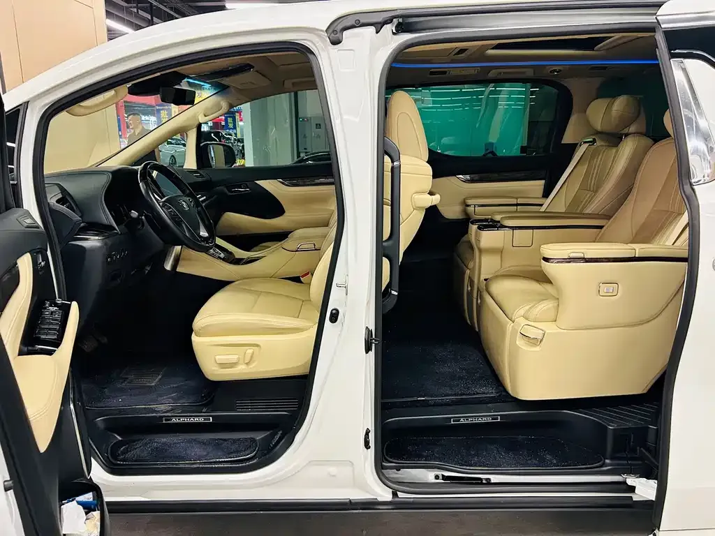 Toyota Alphard — фото 10