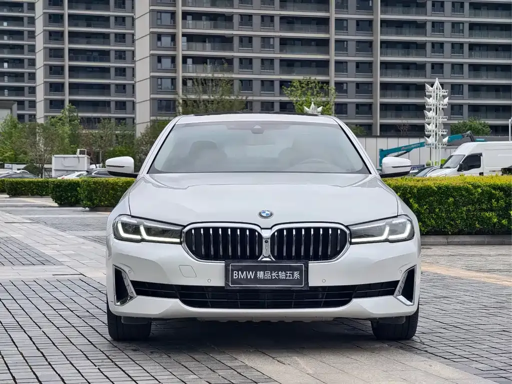 BMW 5 Series — фото 10