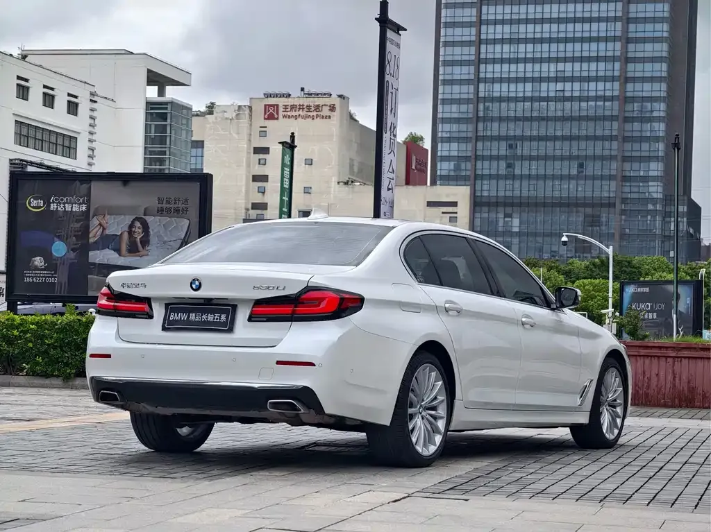 BMW 5 Series — фото 5