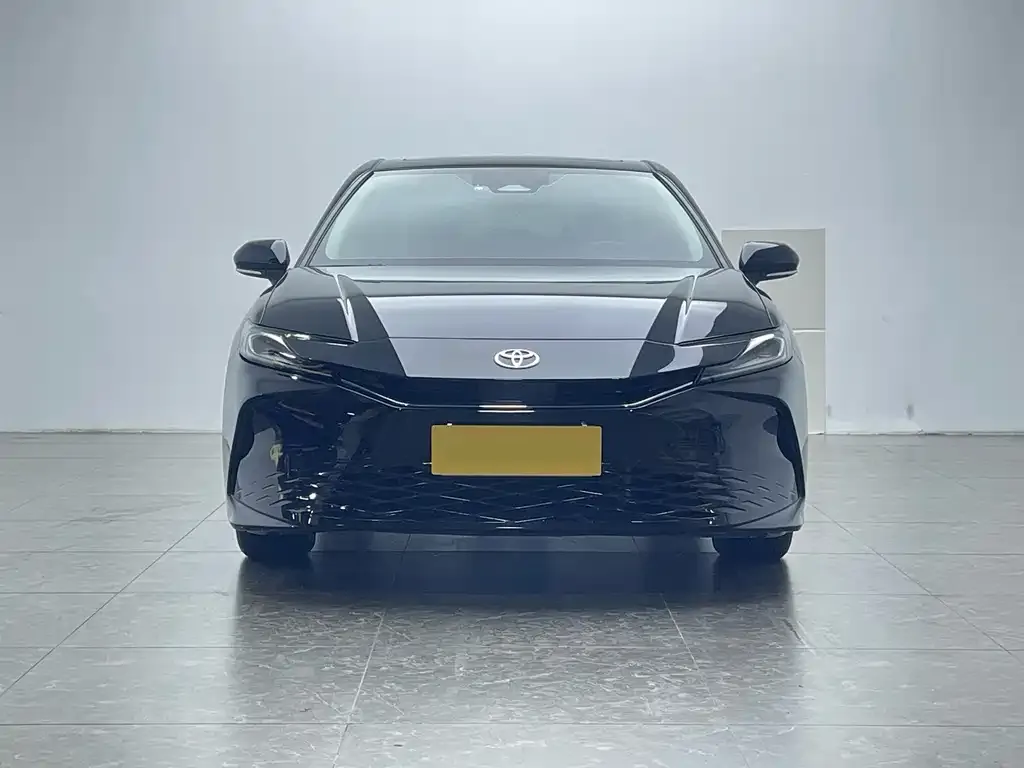 Toyota Camry — фото 2