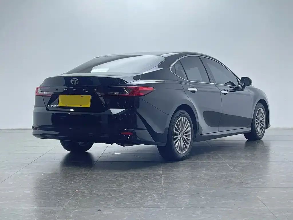 Toyota Camry — фото 8