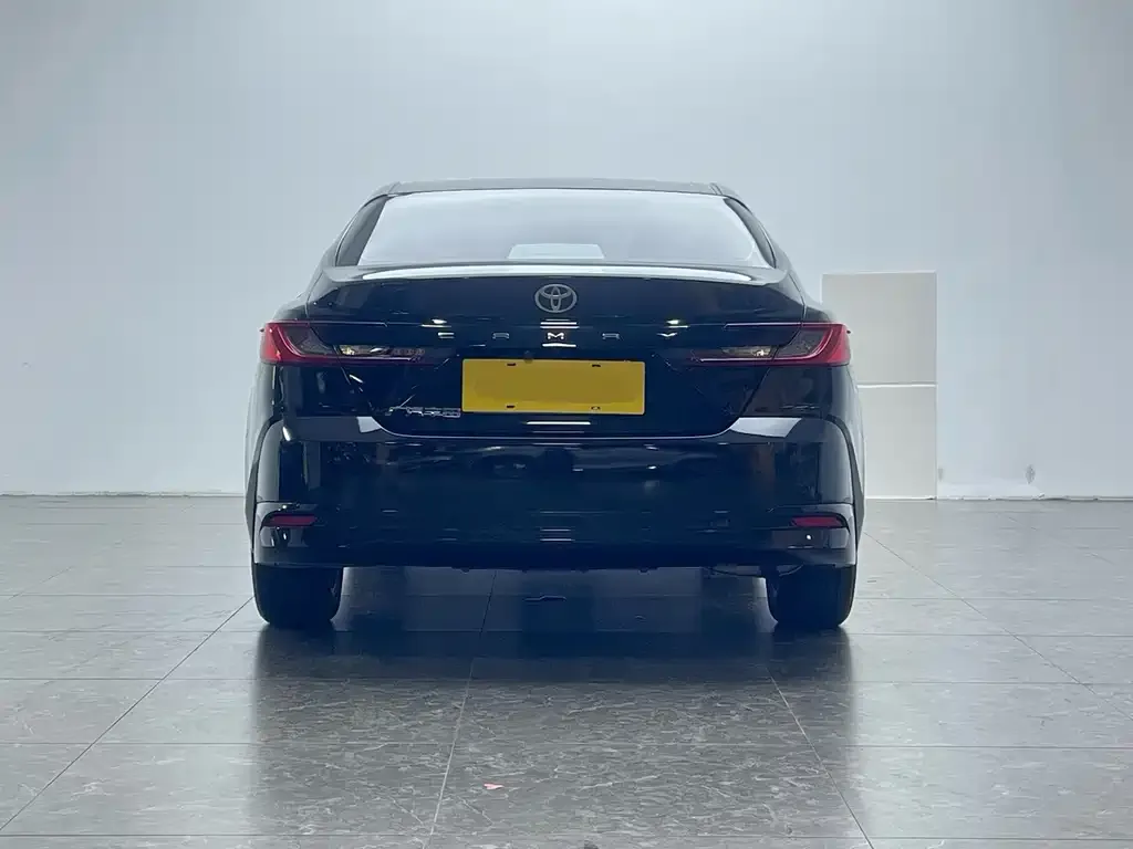 Toyota Camry — фото 6
