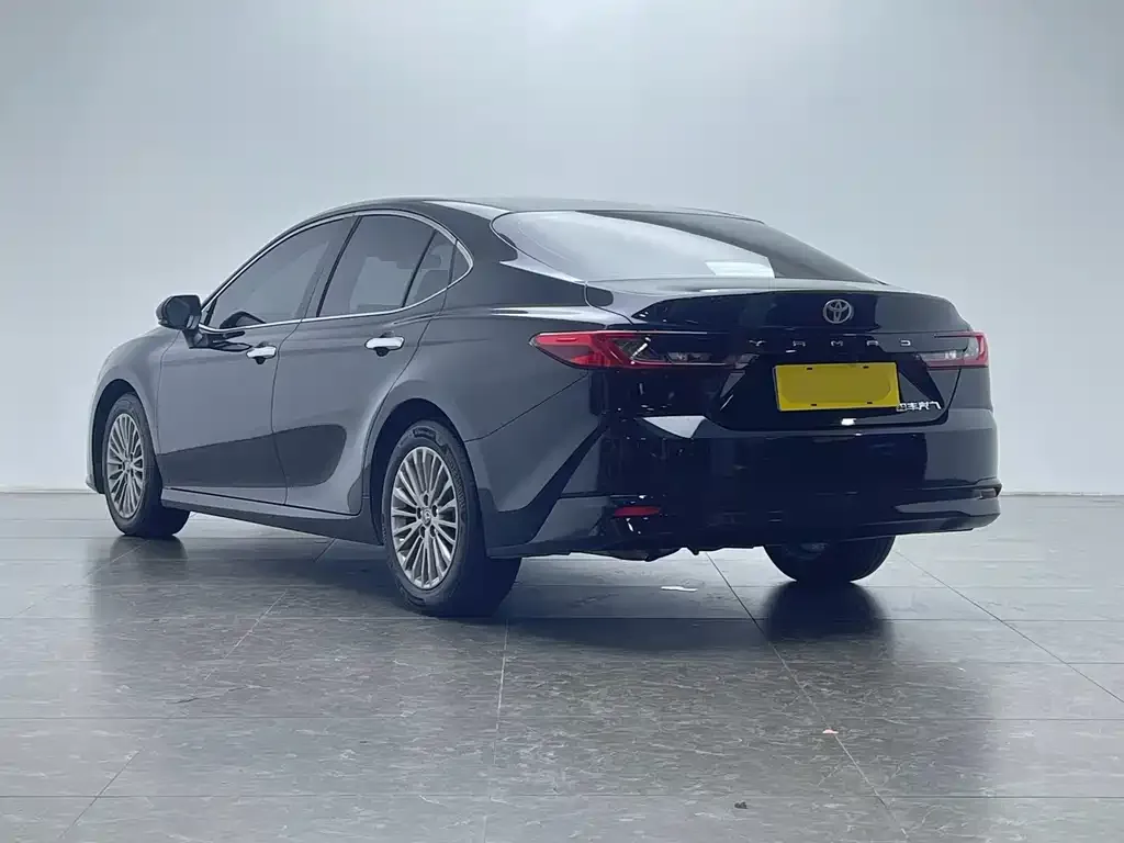Toyota Camry — фото 7