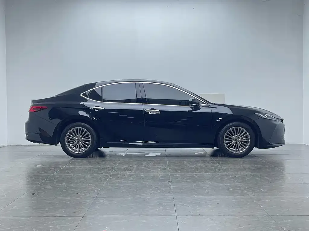 Toyota Camry — фото 3