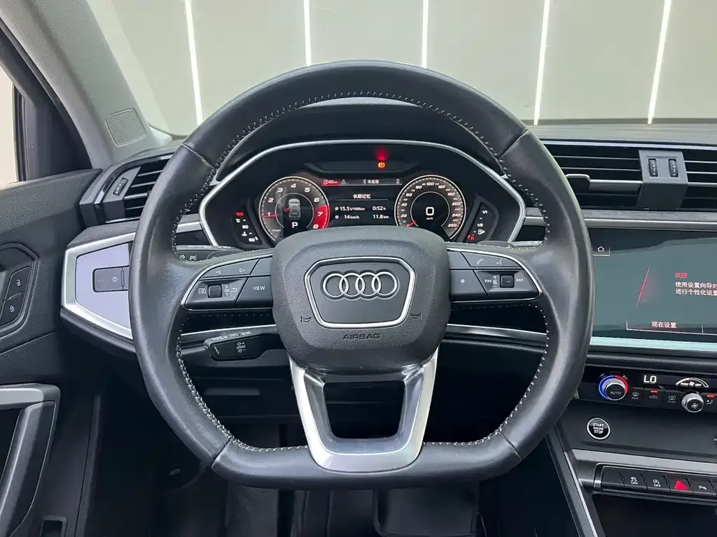 Audi Q3 — фото 10