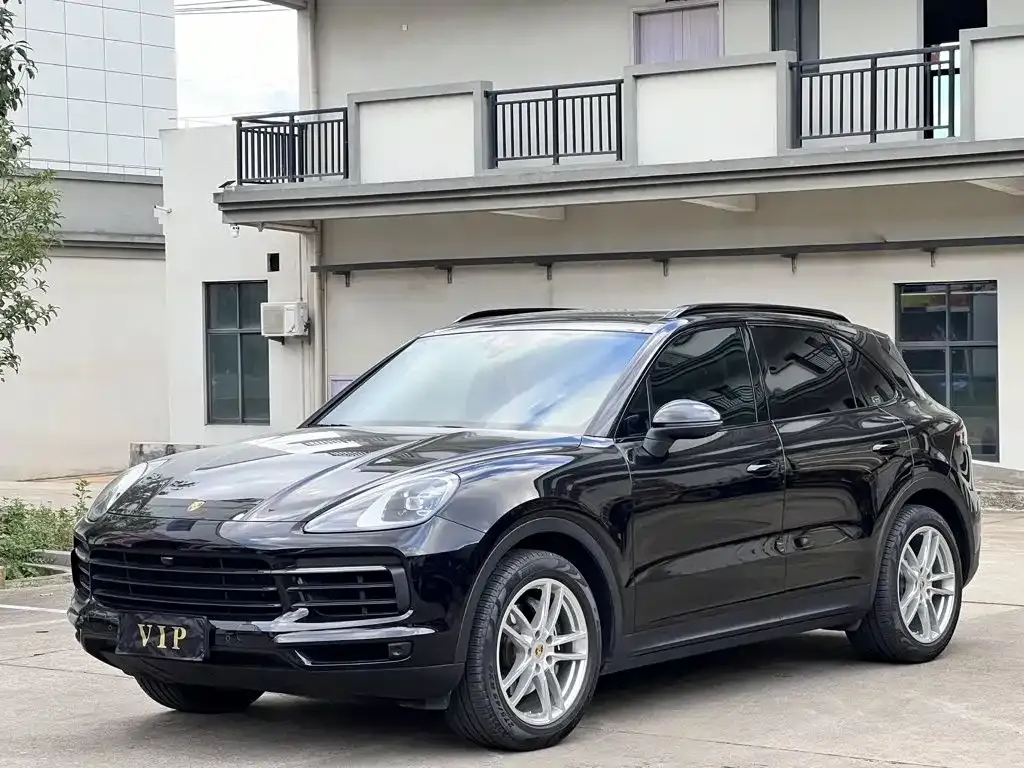 Porsche Cayenne — фото 1
