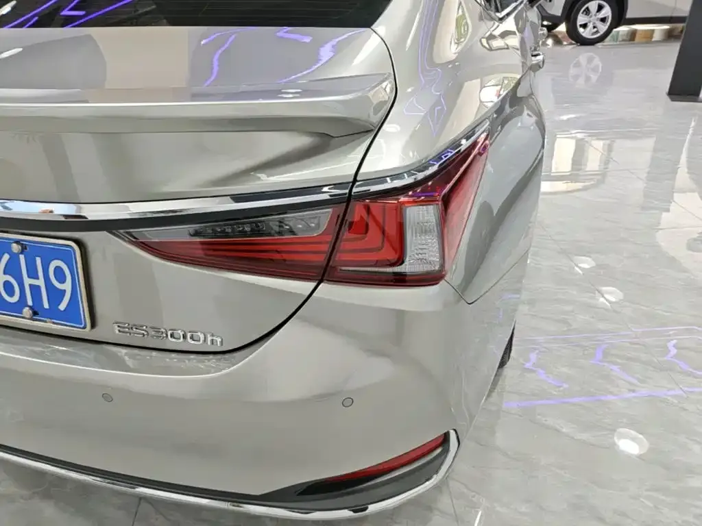 Lexus ES — фото 10